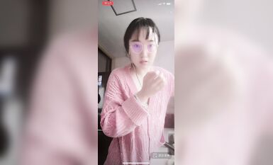 最新《瘋狂抖音》新篇之《啪啪美嬌妻被直播》瘋狂妹子作死大尺度 摳B揉乳擠奶真空 超精彩 (8)