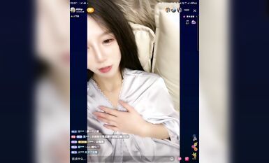 最新《瘋狂抖音》新篇之《啪啪美嬌妻被直播》瘋狂妹子作死大尺度 摳B揉乳擠奶真空 超精彩 (1)