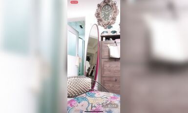 最新《瘋狂抖音》新篇之《啪啪美嬌妻被直播》瘋狂妹子作死大尺度 摳B揉乳擠奶真空 超精彩 (4)