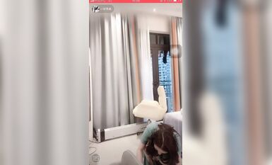 最新《瘋狂抖音》新篇之《啪啪美嬌妻被直播》瘋狂妹子作死大尺度 摳B揉乳擠奶真空 超精彩 (3)