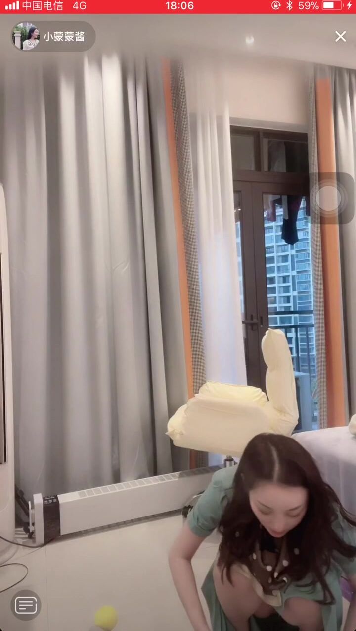 最新《瘋狂抖音》新篇之《啪啪美嬌妻被直播》瘋狂妹子作死大尺度 摳B揉乳擠奶真空 超精彩 (3)