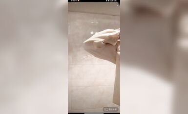 最新《瘋狂抖音》新篇之《啪啪美嬌妻被直播》瘋狂妹子作死大尺度 摳B揉乳擠奶真空 超精彩 (6)