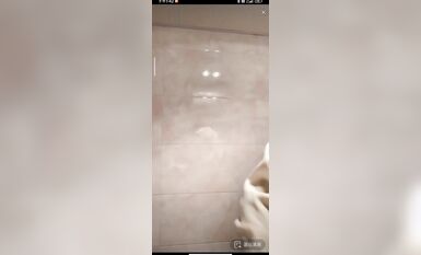 最新《瘋狂抖音》新篇之《啪啪美嬌妻被直播》瘋狂妹子作死大尺度 摳B揉乳擠奶真空 超精彩 (6)