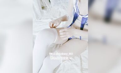 極品網紅美少女嫩妹草莓味的奈奈兔罕露臉高價24套-NO.019 第4季 21.02.24 水手服 (1)