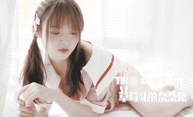 極品網紅美少女嫩妹草莓味的奈奈兔罕露臉高價24套-NO.020 居家系列 Vol.01 草莓味的居家少女