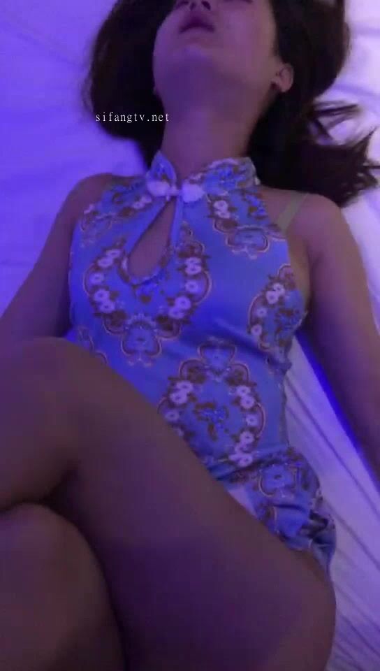 稚嫩漂亮嫩妹『清純女友』清純系妹子被大肉棒男友猛操 騎在妹子臉舔蛋蛋肉棒 完美露臉  (26)