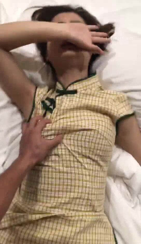 稚嫩漂亮嫩妹『清純女友』清純系妹子被大肉棒男友猛操 騎在妹子臉舔蛋蛋肉棒 完美露臉  (30)