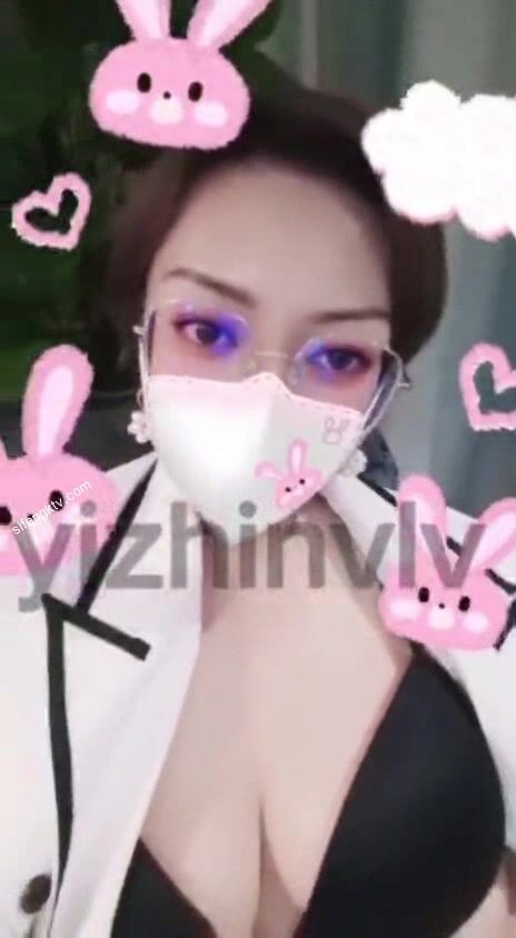 推特24萬粉騷貨『大婊姐』私密群淫語群P私拍 網紅美乳各種劇情啪啪 真人實戰 高清 (16)