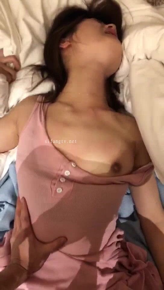 稚嫩漂亮嫩妹『清純女友』清純系妹子被大肉棒男友猛操 騎在妹子臉舔蛋蛋肉棒 完美露臉  (37)