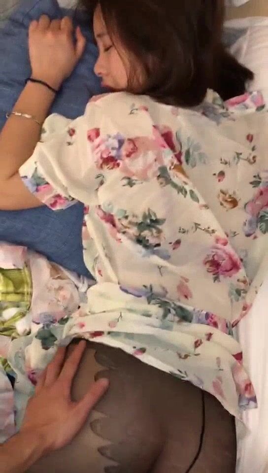 稚嫩漂亮嫩妹『清純女友』清純系妹子被大肉棒男友猛操 騎在妹子臉舔蛋蛋肉棒 完美露臉  (35)