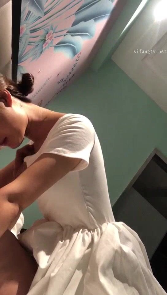 稚嫩漂亮嫩妹『清純女友』清純系妹子被大肉棒男友猛操 騎在妹子臉舔蛋蛋肉棒 完美露臉  (20)