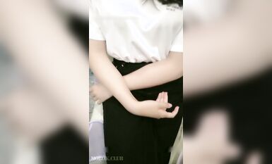 大叔高價每月3萬元包養的在校考研妹 長相清純除了被男友干其他全歸大叔