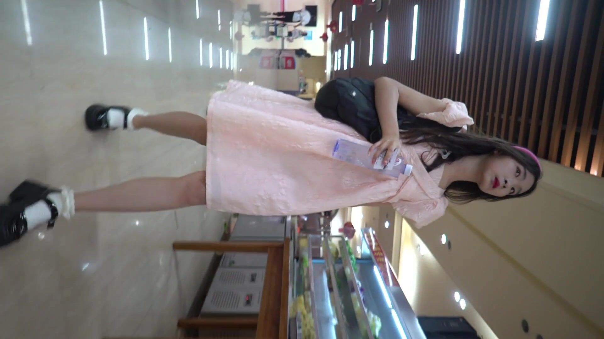 【極品CD】牛人大神商城專挑高顏值美女抄底內內 各式性感小窄內勒出13縫隙！反光騷丁露毛 (5)