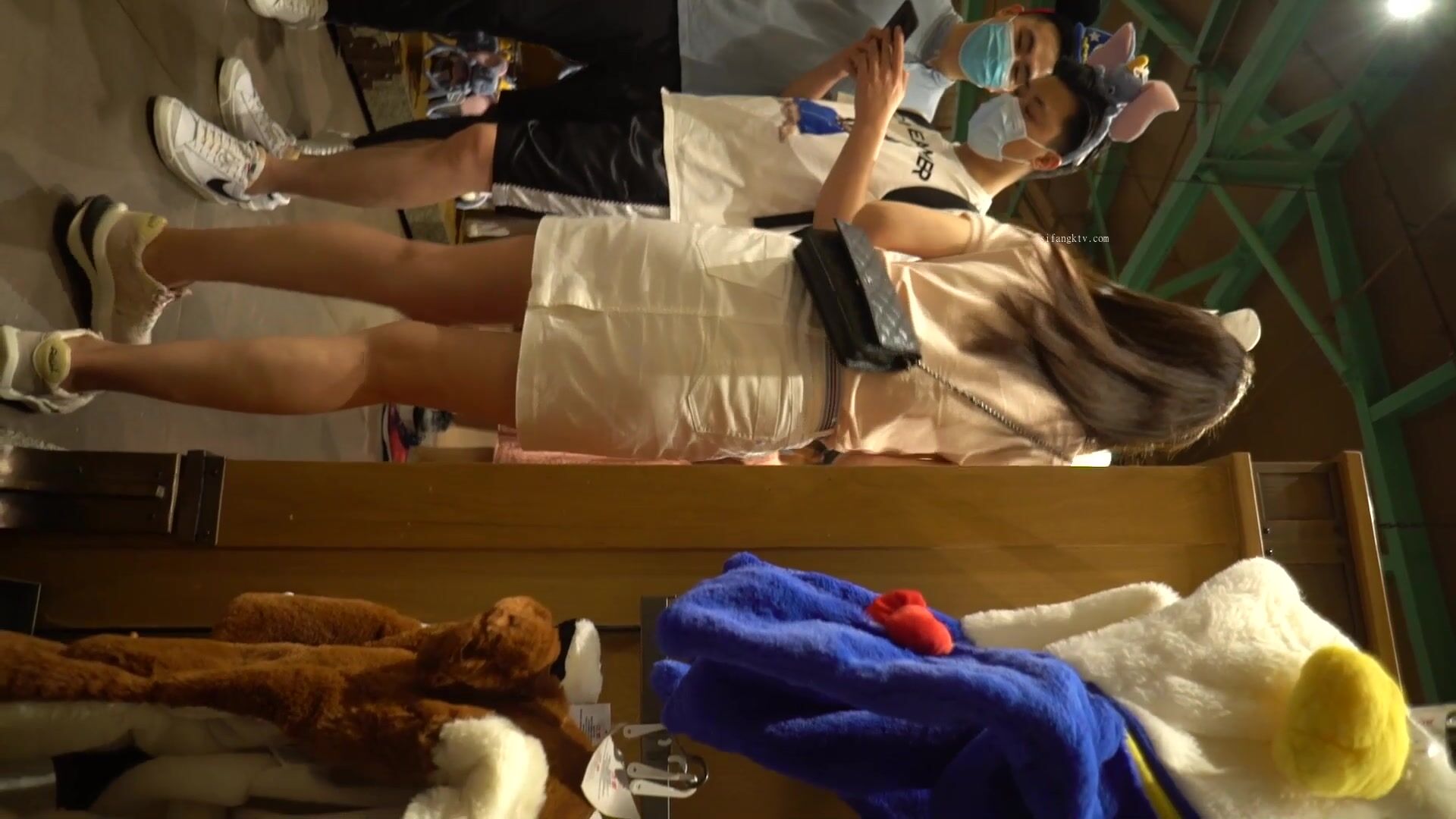 【極品CD】牛人大神商城專挑高顏值美女抄底內內 各式性感小窄內勒出13縫隙！反光騷丁露毛 (2)