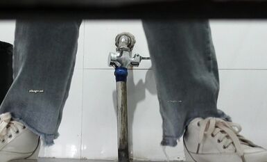 八月私房最新流出 魔手 外購精品廁拍夜總會4k女神《懟臉拍、被發現） (1)