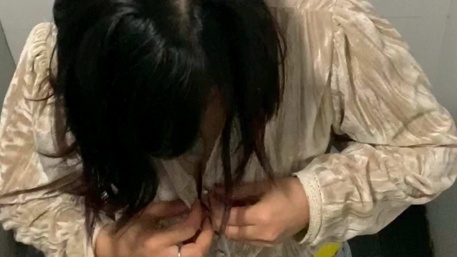 八月私房最新流出 魔手 外購精品廁拍夜總會4k女神《懟臉拍、被發現） (1)