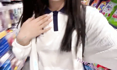 推特可愛蘿莉00後母狗『小耳朵』JK校服狗鏈露出紫薇 粉嫩美穴 噴水小榨汁機 高清 (37)