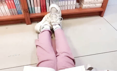 推特可愛蘿莉00後母狗『小耳朵』JK校服狗鏈露出紫薇 粉嫩美穴 噴水小榨汁機 高清 (23)