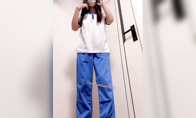 推特可愛蘿莉00後母狗『小耳朵』JK校服狗鏈露出紫薇 粉嫩美穴 噴水小榨汁機 高清 (8)