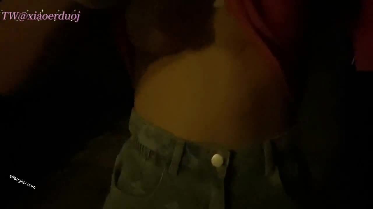 推特可愛蘿莉00後母狗『小耳朵』JK校服狗鏈露出紫薇 粉嫩美穴 噴水小榨汁機 高清 (42)