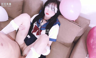 扣扣傳媒 FSOG007 超人氣網紅女神 ▌不見星空▌甜美萌妹生日遭灌醉 濕滑白虎無比吸精