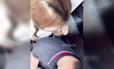 【極品稀缺 頂臀系列】懟臉拍被發現還被看到雞雞