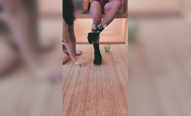 牛逼調教大神『50度先生』震撼首發 花式調教女奴 群P插針飲尿露出樣樣齊 高清 (20)