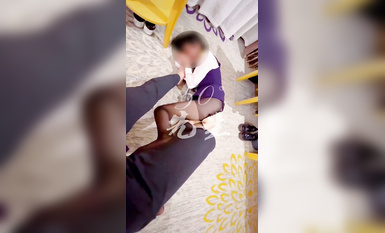 牛逼調教大神『50度先生』震撼首發 花式調教女奴 群P插針飲尿露出樣樣齊 高清 (23)