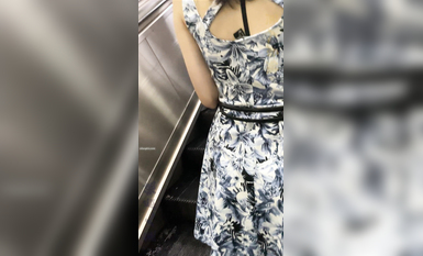 瘋狂偷拍各種小姐姐裙底 邪惡手指開啟 直接用手掀裙子抄底 超邪惡第二彈 超清4K (16)