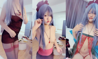 武漢18歲【少蘿沒人愛】騷舞拳交~刮毛囚籠~多道具自慰！ (2)