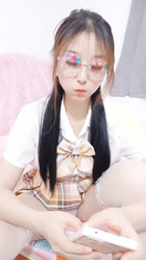 2024年7月，新人下海~【小甜舔】戴著眼鏡的學生妹！超美胸！超想舔她，眼鏡妹就是看著過癮 (3)