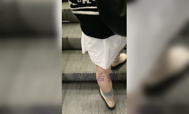 瘋狂偷拍各種小姐姐裙底 邪惡手指開啟 直接用手掀裙子抄底 超邪惡第二彈 超清4K (28)