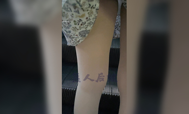 瘋狂偷拍各種小姐姐裙底 邪惡手指開啟 直接用手掀裙子抄底 超邪惡第二彈 超清4K (30)