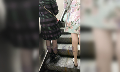 瘋狂偷拍各種小姐姐裙底 邪惡手指開啟 直接用手掀裙子抄底 超邪惡第二彈 超清4K (35)