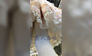 瘋狂偷拍各種小姐姐裙底 邪惡手指開啟 直接用手掀裙子抄底 超邪惡第二彈 超清4K (50)