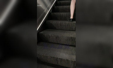 瘋狂偷拍各種小姐姐裙底 邪惡手指開啟 直接用手掀裙子抄底 超邪惡第二彈 超清4K (8)