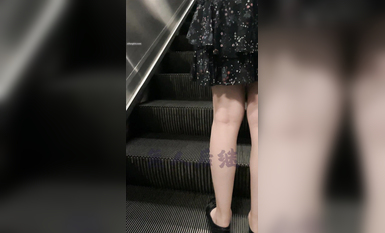 瘋狂偷拍各種小姐姐裙底 邪惡手指開啟 直接用手掀裙子抄底 超邪惡第二彈 超清4K (8)