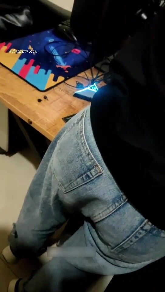 【極品稀缺 頂臀系列】外頂網咖兼職美女