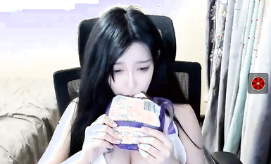 【Kaylee】美死了，美死了，咪咪還這么大，跳蛋+道具 (3)