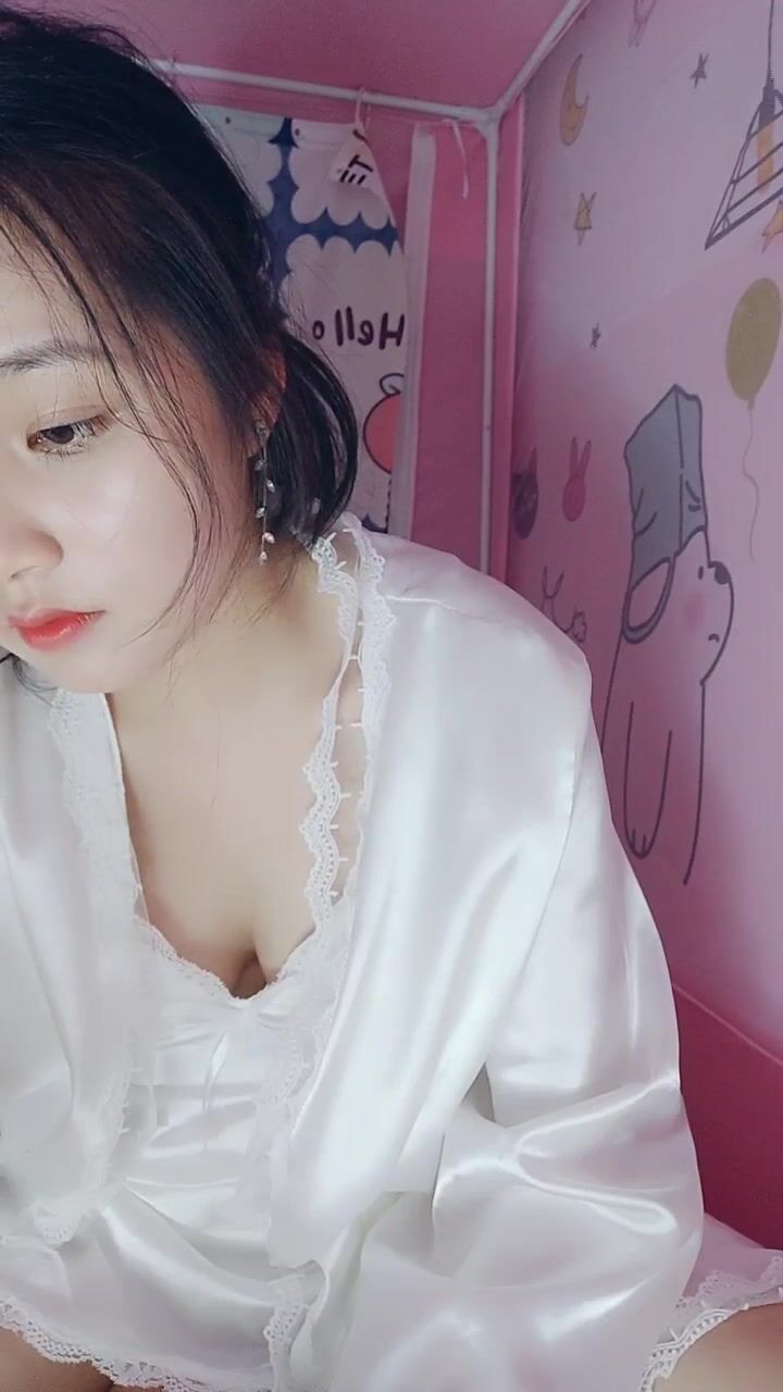 處女！清純女神~宿舍大秀~【白蔚】超級清純~蛋都擼炸了~ (2)