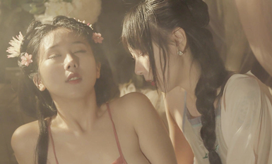 極品雙模網紅美少女火辣出鏡▌雲溪溪x奶桃▌古裝浴池嬉戲 性感肚兜誘人乳暈 濕身誘惑超寫實古代風