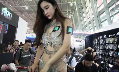 【國內車展】稀缺好貨視覺沖擊 豐乳肥臀、露奶露毛 個個頂級美女 1  (3)