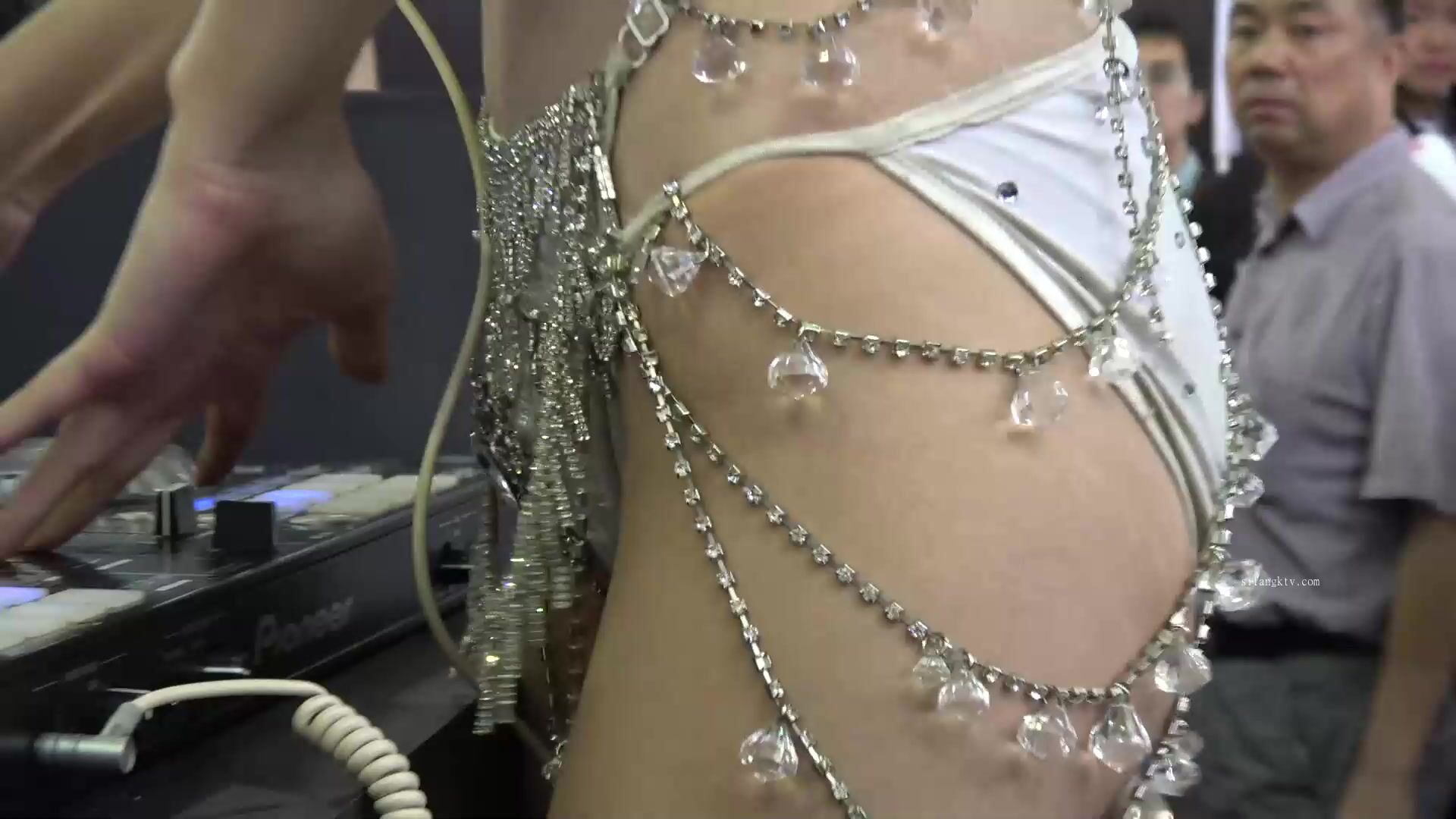 【國內車展】稀缺好貨視覺沖擊 豐乳肥臀、露奶露毛 個個頂級美女 2 (10)