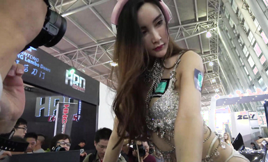 【國內車展】稀缺好貨視覺沖擊 豐乳肥臀、露奶露毛 個個頂級美女 1  (1)