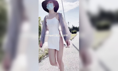 尤物反差婊，推特頂級美腿蜜臀小網紅-LC小狐狸 色女的膽子都是這么大嗎？公共場合如此暴露，大爺們的眼睛都翻直了小視頻集 (51)