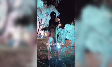 尤物反差婊，推特頂級美腿蜜臀小網紅-LC小狐狸 色女的膽子都是這么大嗎？公共場合如此暴露，大爺們的眼睛都翻直了小視頻集 (36)