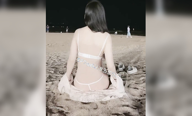 尤物反差婊，推特頂級美腿蜜臀小網紅-LC小狐狸 色女的膽子都是這么大嗎？公共場合如此暴露，大爺們的眼睛都翻直了小視頻集 (29)