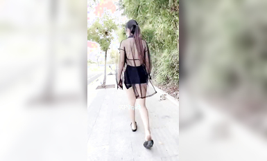 尤物反差婊，推特頂級美腿蜜臀小網紅-LC小狐狸 色女的膽子都是這么大嗎？公共場合如此暴露，大爺們的眼睛都翻直了小視頻集 (70)