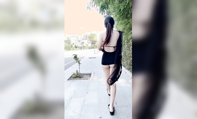 尤物反差婊，推特頂級美腿蜜臀小網紅-LC小狐狸 色女的膽子都是這么大嗎？公共場合如此暴露，大爺們的眼睛都翻直了小視頻集 (70)