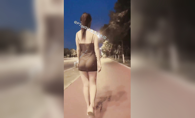 尤物反差婊，推特頂級美腿蜜臀小網紅-LC小狐狸 色女的膽子都是這么大嗎？公共場合如此暴露，大爺們的眼睛都翻直了小視頻集 (69)